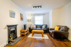 Priory Street Apartment with Parking